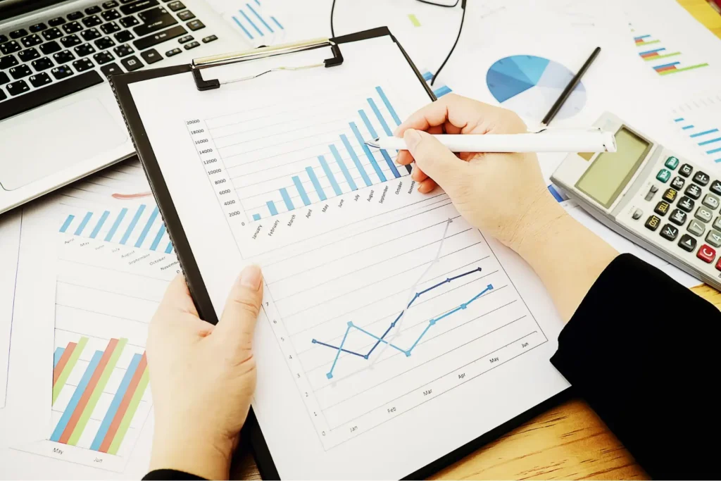 Evergreen content benefits include higher ROI compared to short-term content.